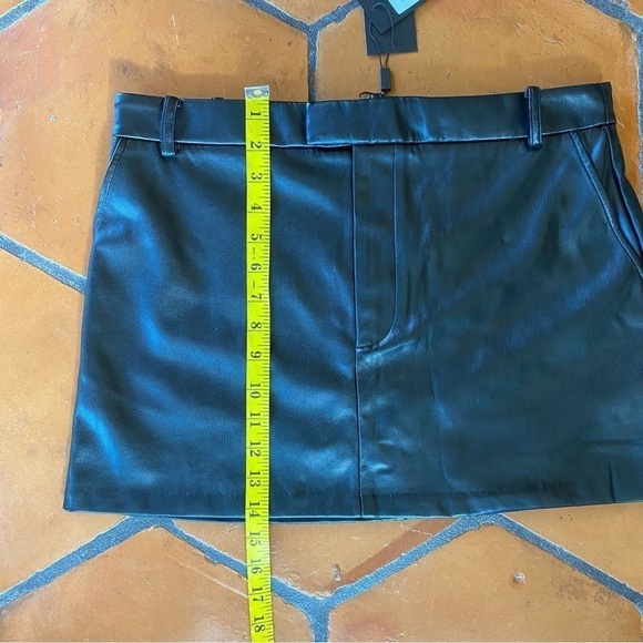 NWT Rails Prim Mini Skirt 8 Faux Leather Black Stretch NEW Revolve $198.00 - Picture 5 of 6